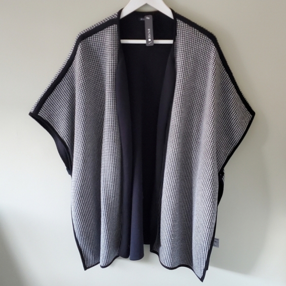 NWT BYLYSE M/L Old Money Timeless Preppy Ivy League Houndstooth Knit Poncho - Picture 6 of 13